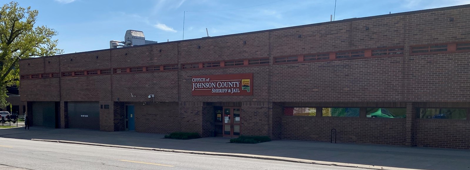 Photo of the outside of the current Sheriff's office and jail building